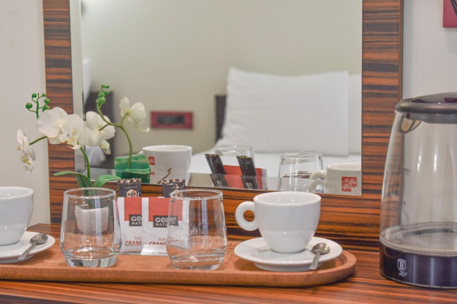 Hotel Hamburg Скопие Екстериор снимка