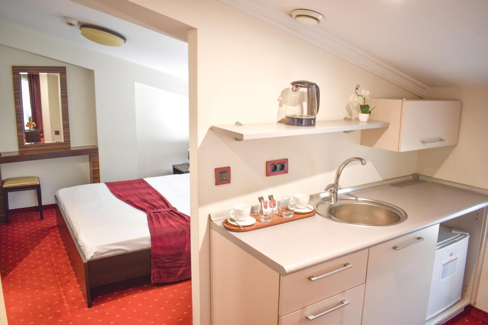 Hotel Hamburg Скопие Екстериор снимка