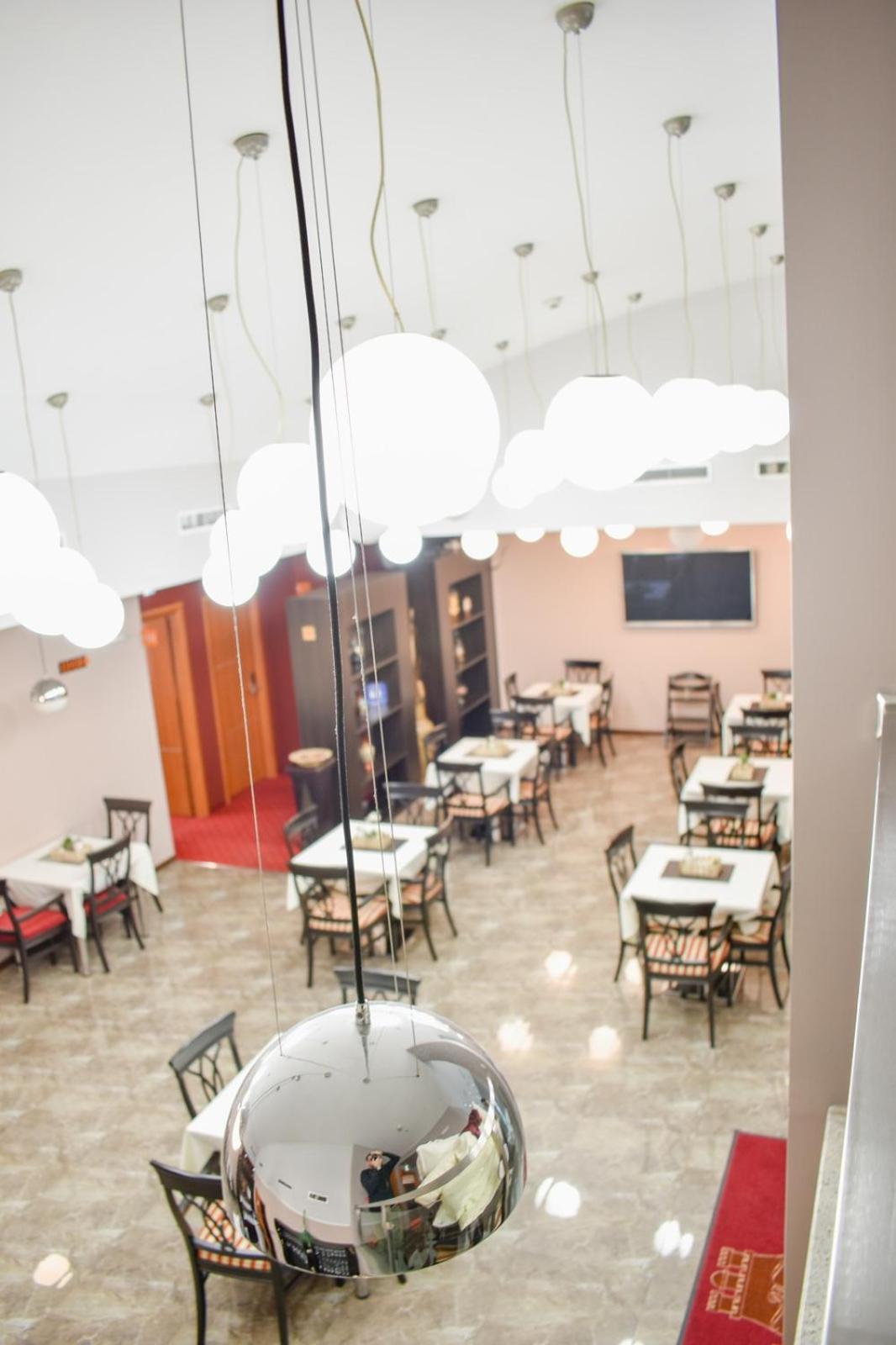 Hotel Hamburg Скопие Екстериор снимка