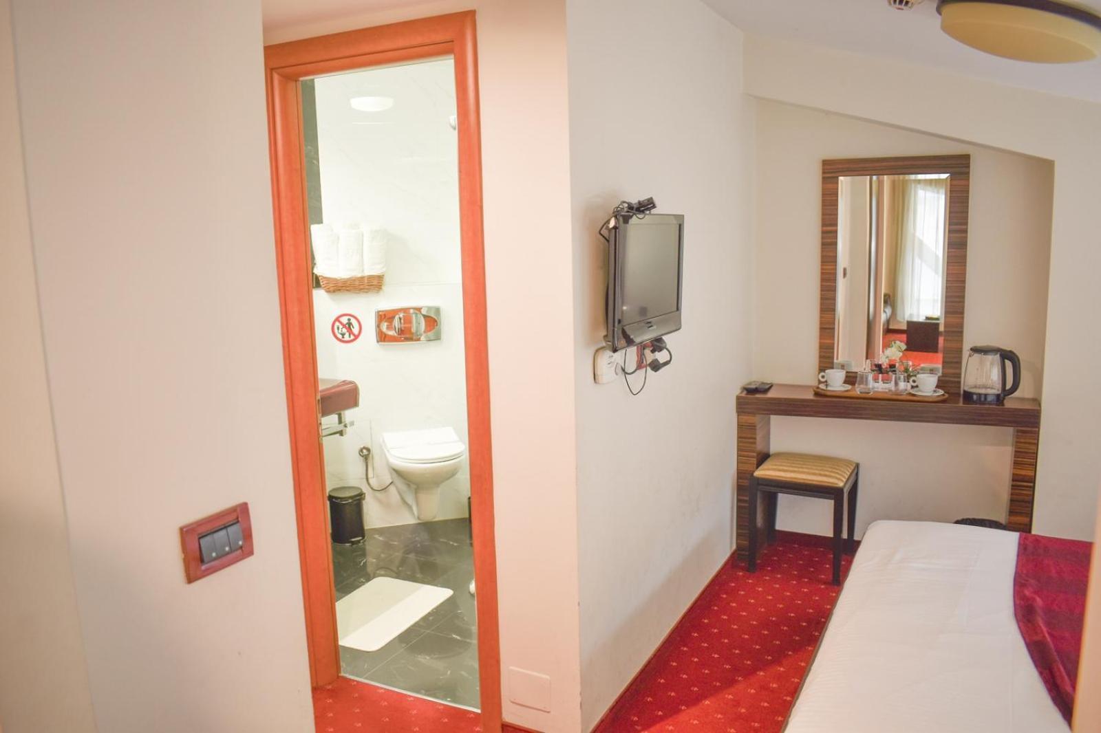 Hotel Hamburg Скопие Екстериор снимка