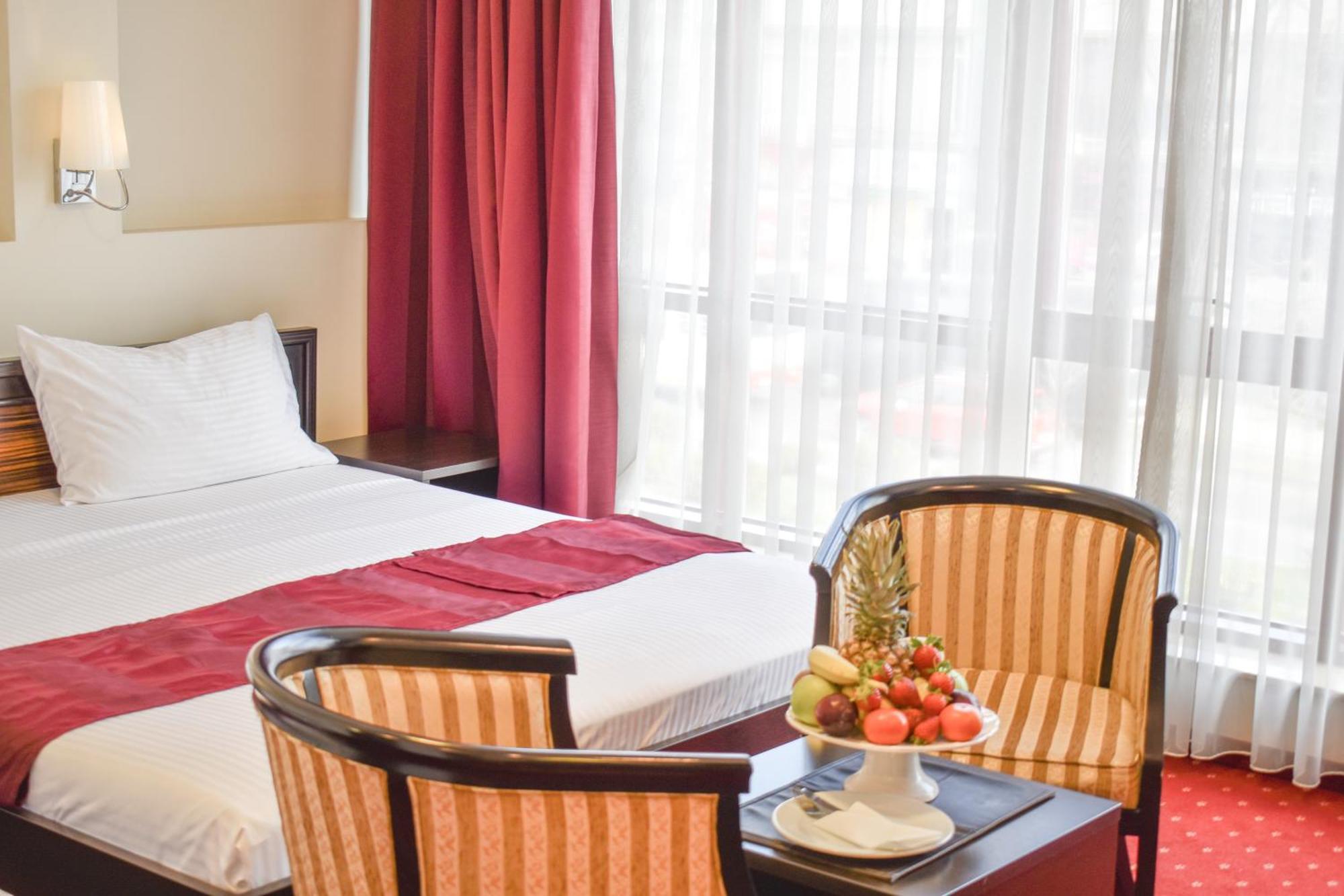 Hotel Hamburg Скопие Екстериор снимка