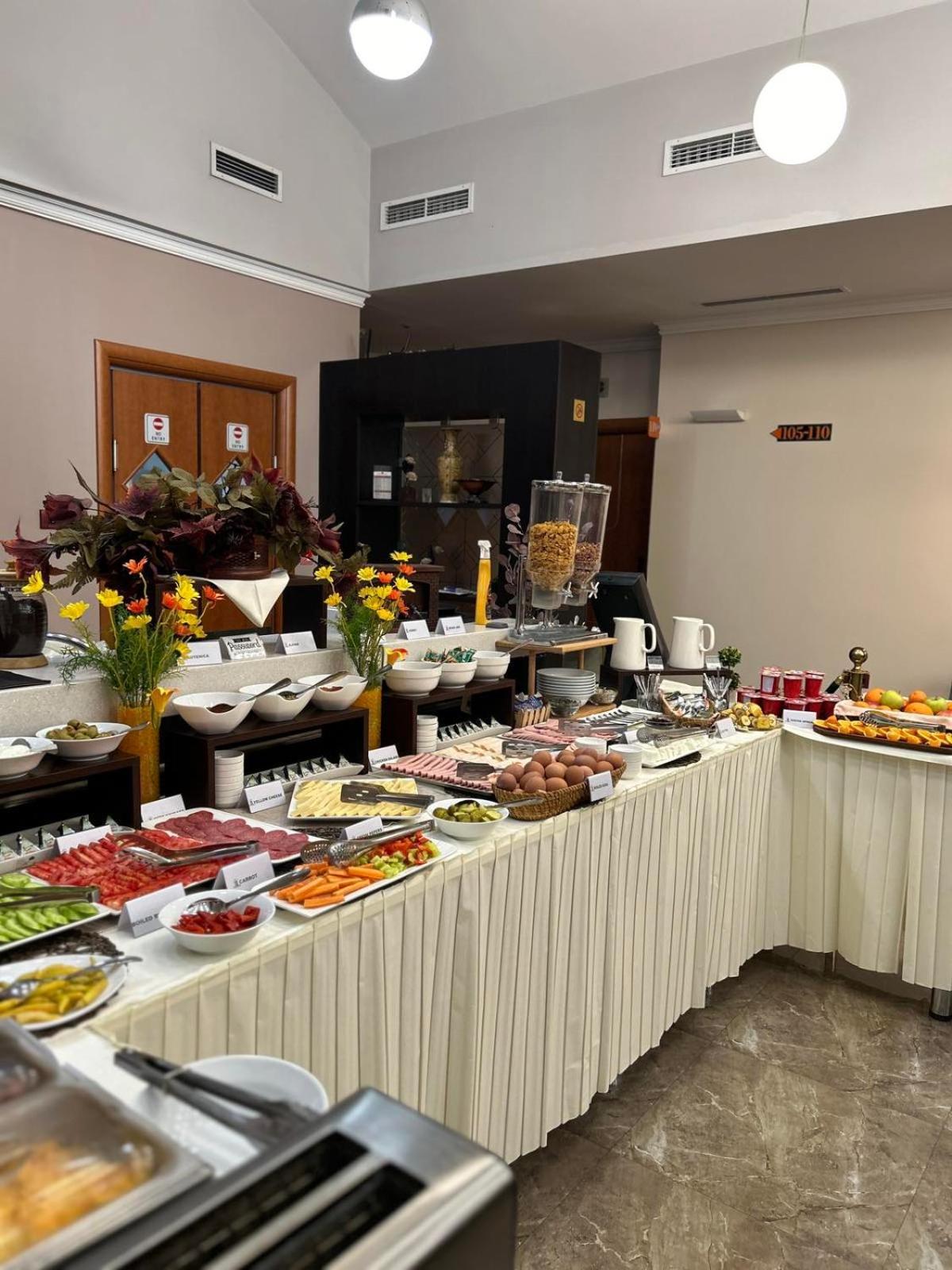 Hotel Hamburg Скопие Екстериор снимка