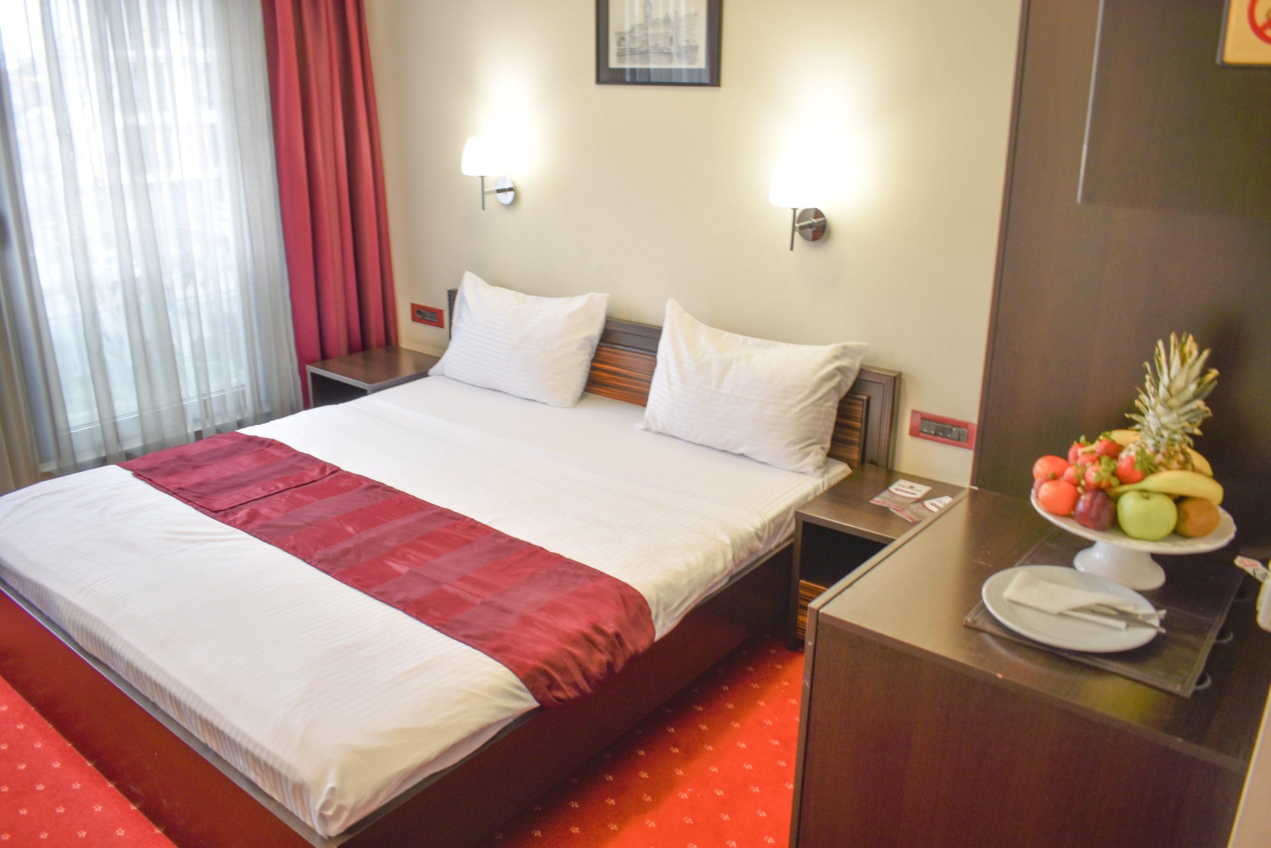 Hotel Hamburg Скопие Екстериор снимка