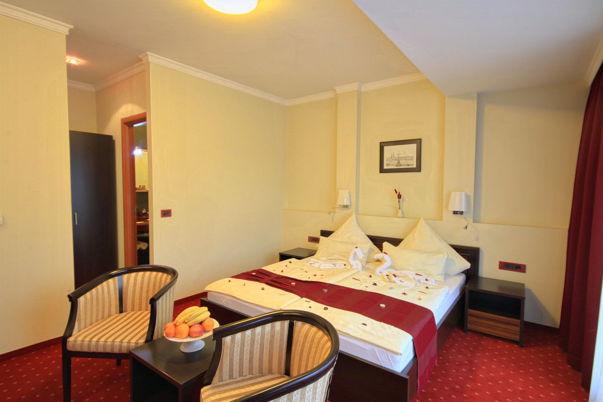 Hotel Hamburg Скопие Екстериор снимка